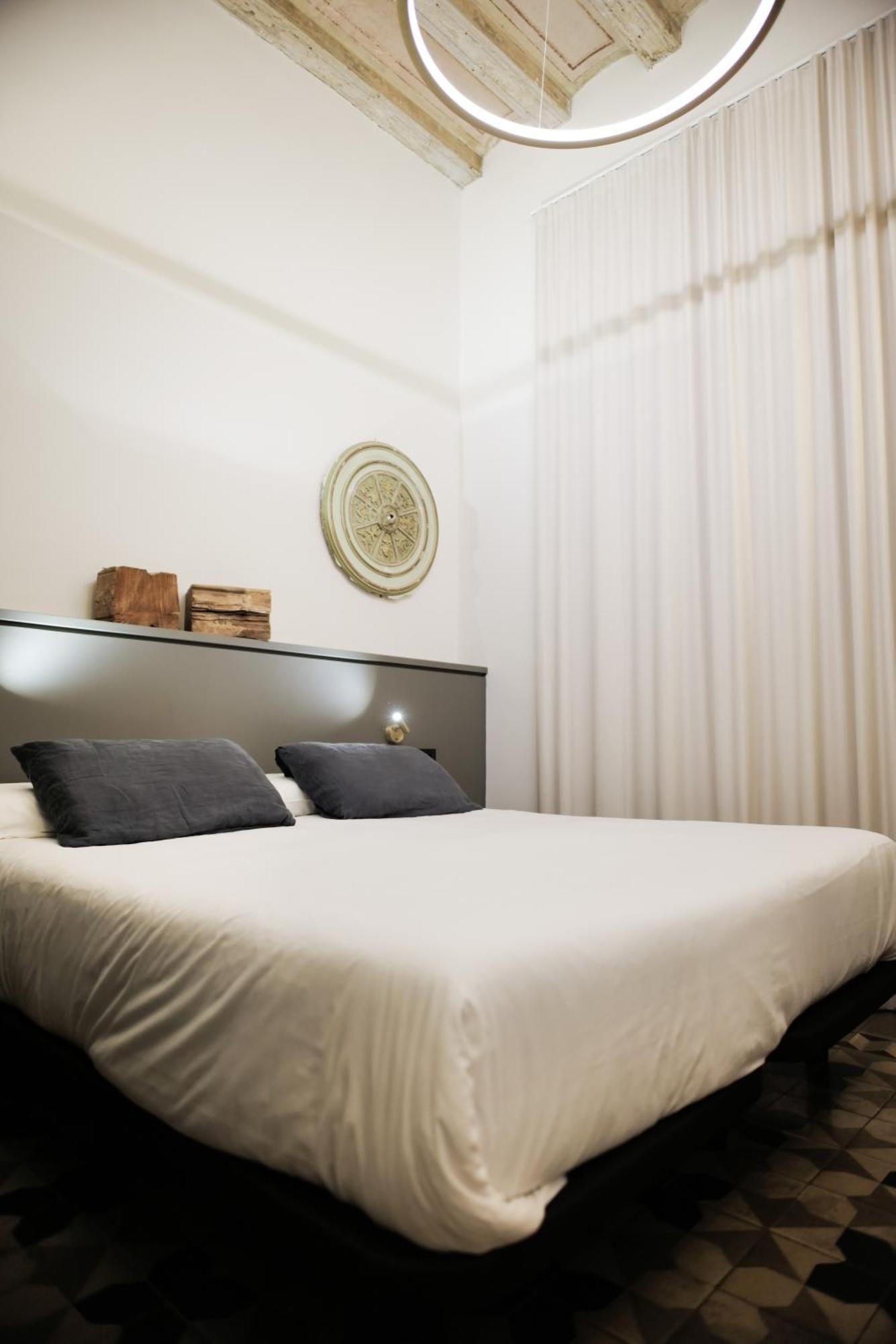 Hostal Porxos Garden Барселона Екстер'єр фото