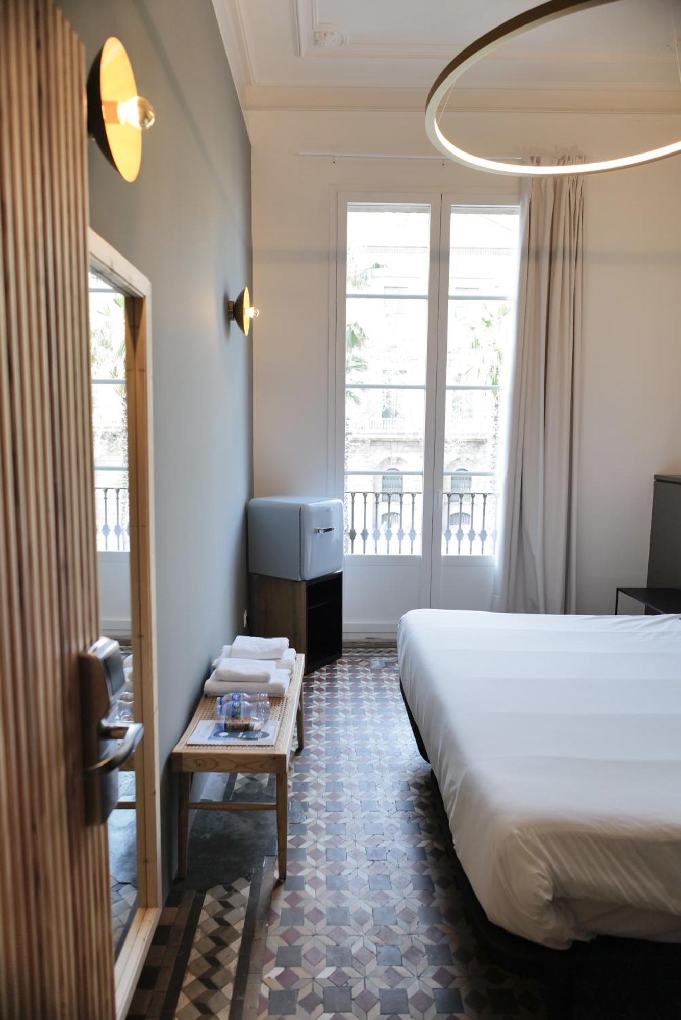 Hostal Porxos Garden Барселона Екстер'єр фото